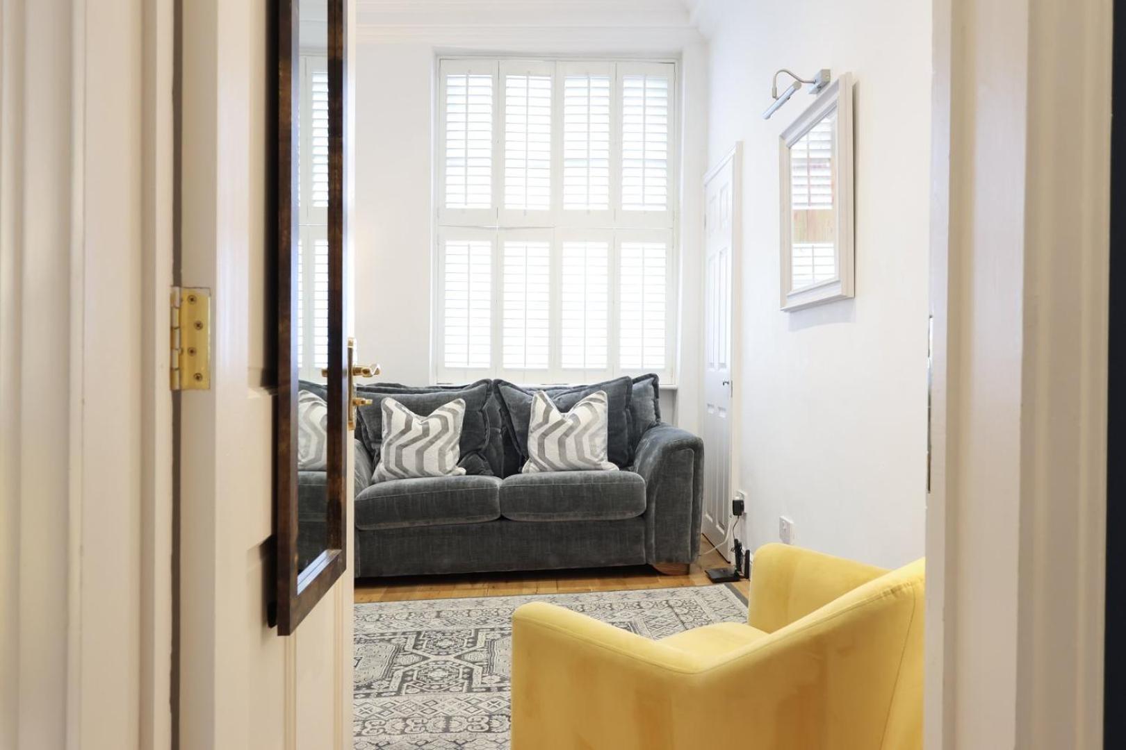 Apartment Cozy Hideaway Serene Garden Escape *